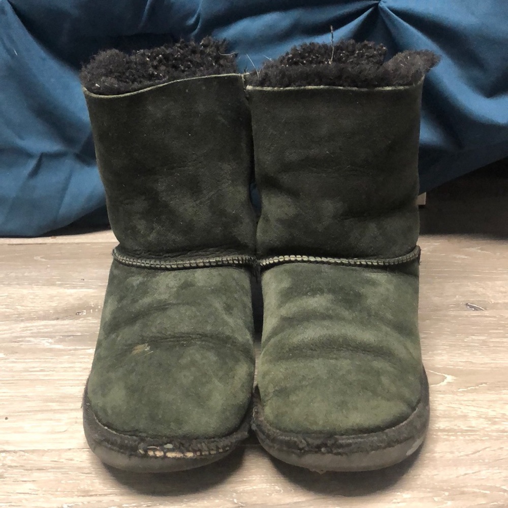 Black Uggs with Bows